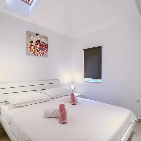Macuka- New And Luxury, Near * Banjole