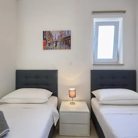 Macuka- New And Luxury, Near *