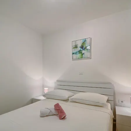 Macuka- New And Luxury, Near *